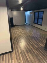 7527 E Oglethorpe Hwy in Midway, GA - Building Photo