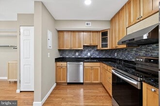 680 Azalea Dr in Rockville, MD - Building Photo - Building Photo