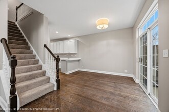 2233 Hillsboro Ct in Aurora, IL - Foto de edificio - Building Photo