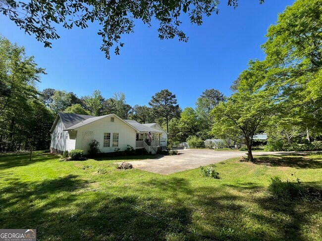 8590 Hearn Rd in Palmetto, GA - Building Photo - Building Photo