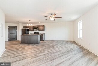 1708 Fairmont Dr in Harrisburg, PA - Building Photo - Building Photo