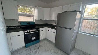 1909 Plunkett St in Hollywood, FL - Building Photo