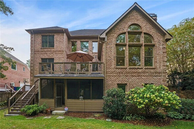 property at 2262 Meadowvale Dr NE