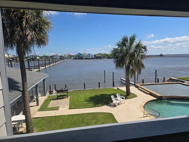 580 Pleasure Island Blvd, Unit 117 in Port Arthur, TX - Foto de edificio - Building Photo