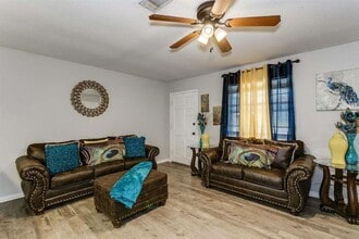 4800 Tradewinds Dr, Unit 4802 in Pensacola, FL - Foto de edificio - Building Photo