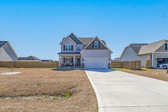 703 W Warner Ct in Hubert, NC - Foto de edificio - Building Photo