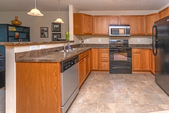 Foxmoor Apartments in Sioux Falls, SD - Building Photo - Interior Photo