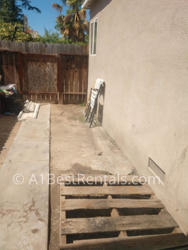 427 Corson Ave in Modesto, CA - Building Photo - Building Photo