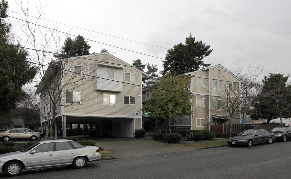 3052 NE 137th St in Seattle, WA - Building Photo