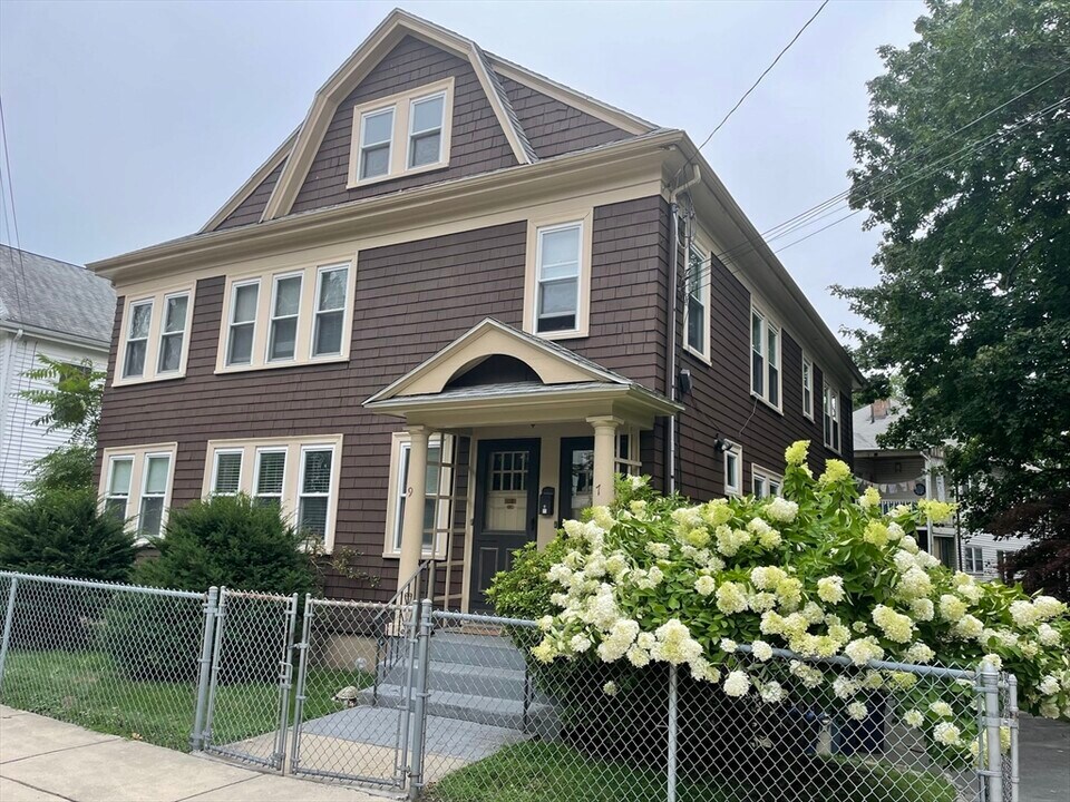 7 Herbertson Rd, Unit 2 in Boston, MA - Building Photo