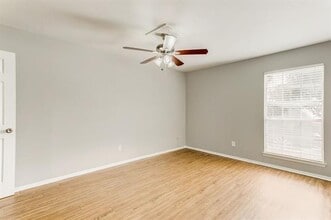 2200 W Lowden St in Fort Worth, TX - Foto de edificio - Building Photo