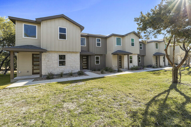 18800 Hogan Cir in Lago Vista, TX - Building Photo - Building Photo