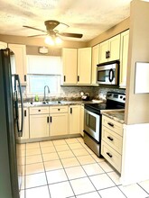 9042 Larimore Ave in Omaha, NE - Building Photo - Building Photo