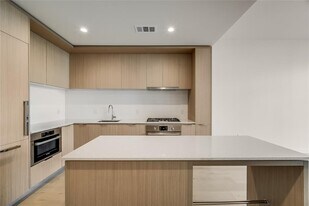 44 East Ave in Austin, TX - Building Photo