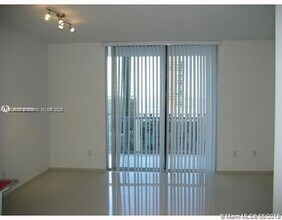 1050 Brickell Ave, Unit 1606 in Miami, FL - Building Photo - Building Photo