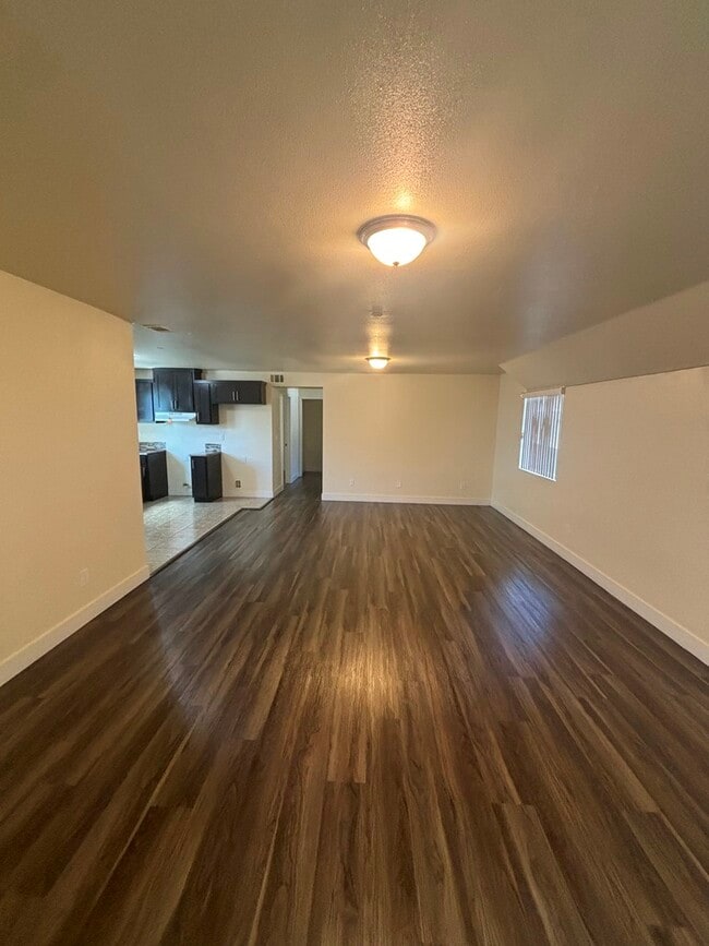 133 W 74th St in Los Angeles, CA - Foto de edificio - Building Photo