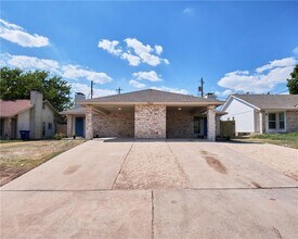 902 Fieldwood Dr in Austin, TX - Building Photo - Building Photo
