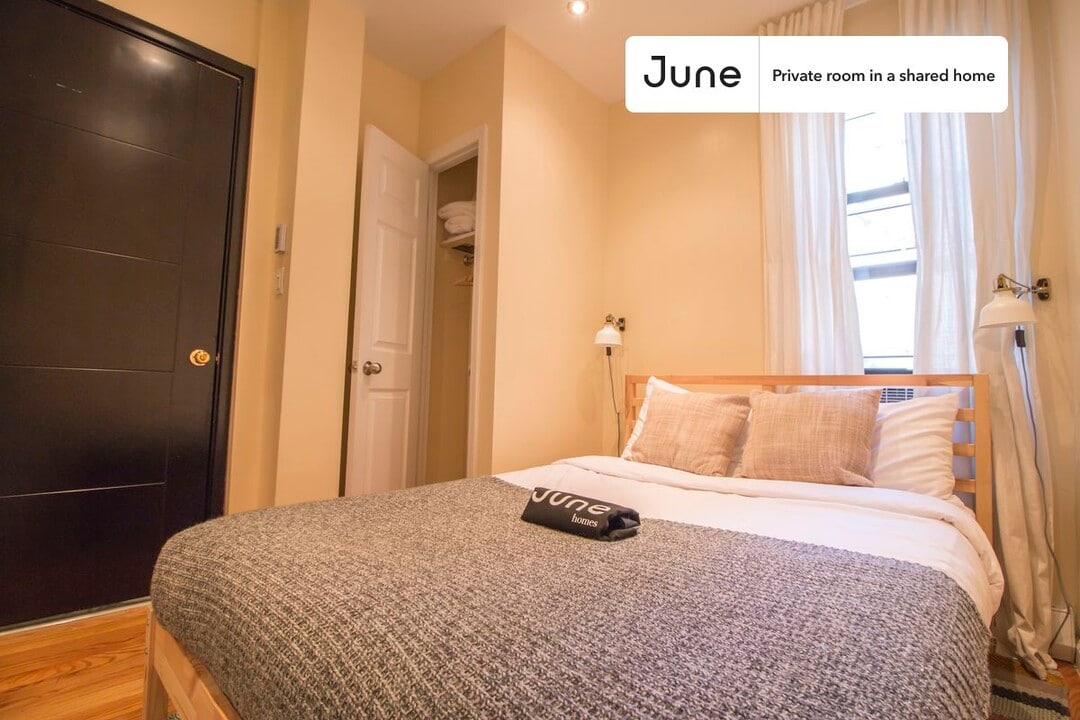 Private bedroom in 4 bed/2 bath Home in New York, NY - Building Photo