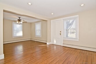 19 Fairview St in Simsbury, CT - Building Photo - Building Photo