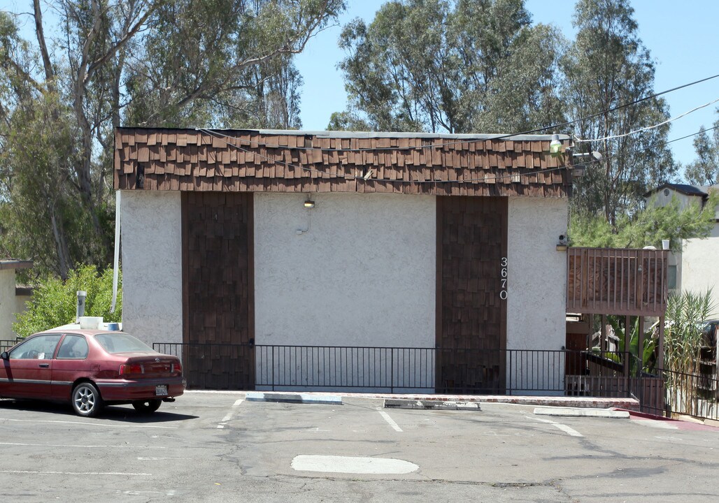 3670 Altadena Ave in San Diego, CA - Foto de edificio