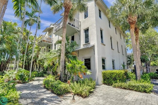 property at 816 SW 4th Ave
