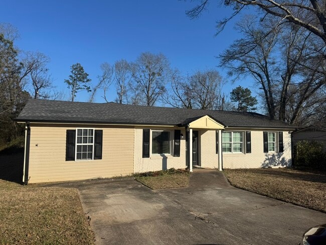 1256 N 9th St in Griffin, GA - Building Photo - Building Photo