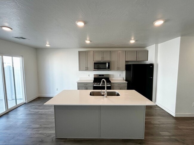 property at 388 W 2025 N