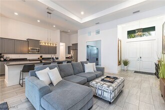 27180 Williams Rd in Bonita Springs, FL - Foto de edificio - Building Photo