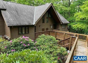 718 Laurelwood in Roseland, VA - Building Photo