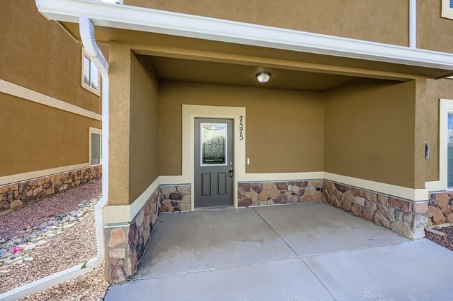 7575 Forest Meadows Ave in Colorado Springs, CO - Foto de edificio - Building Photo