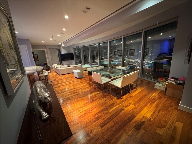 1600 Post Oak Blvd in Houston, TX - Building Photo - Building Photo