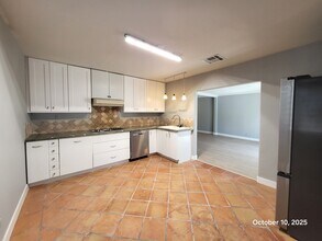 6355 W Twain Ave in Las Vegas, NV - Building Photo - Building Photo