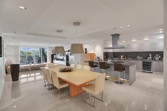 3535 Hiawatha Ave in Miami, FL - Building Photo - Building Photo