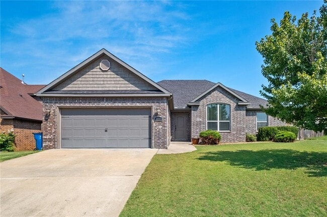 property at 3104 SW Waterleaf Ave