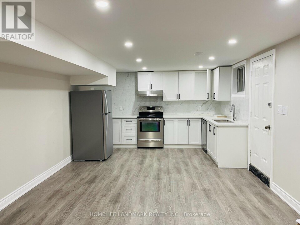 61 Coates Crescent in Richmond Hill, ON - Building Photo