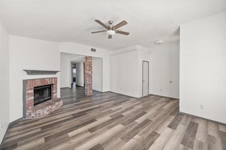 935 Packard Dr in Arlington, TX - Foto de edificio - Building Photo