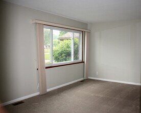 8352 Galloway Dr in Lambertville, MI - Building Photo - Building Photo