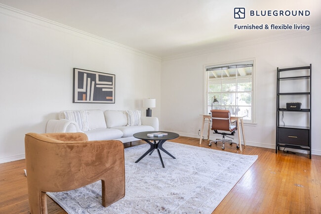 property at 136 S Roxbury Dr