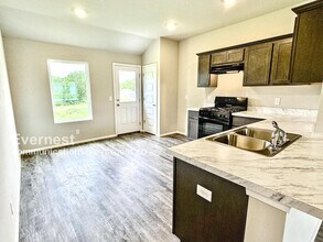 8315 E Queens St in Broken Arrow, OK - Building Photo - Building Photo