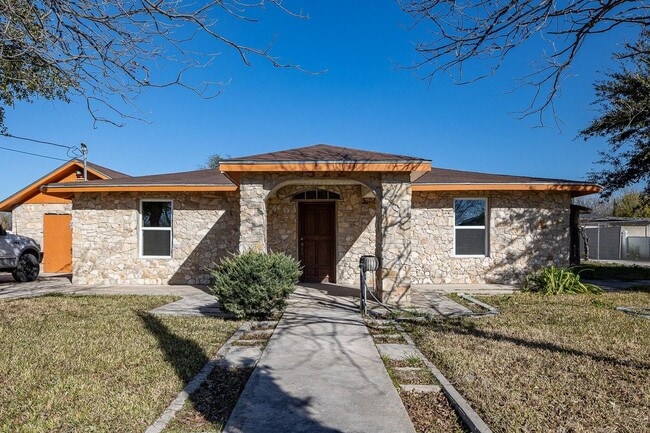 522 Dennis Dr in Del Rio, TX - Building Photo - Building Photo