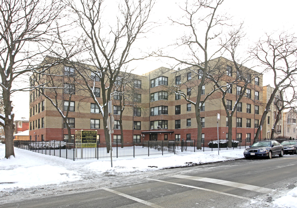 Arthur Court Apartments in Chicago, IL - Building Photo