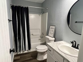 4718 Dorchester Heights Ln in Austin, TX - Foto de edificio - Building Photo