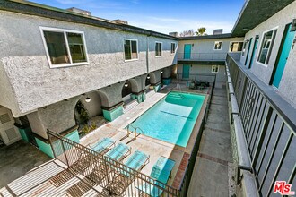 6640 Woodley Ave in Los Angeles, CA - Building Photo - Building Photo