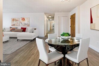 7420 Westlake Terrace in Bethesda, MD - Building Photo - Building Photo