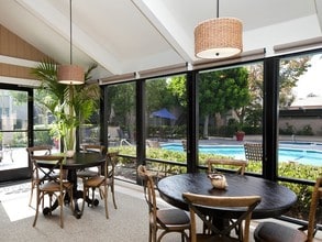 Villa Buena in Buena Park, CA - Foto de edificio - Interior Photo