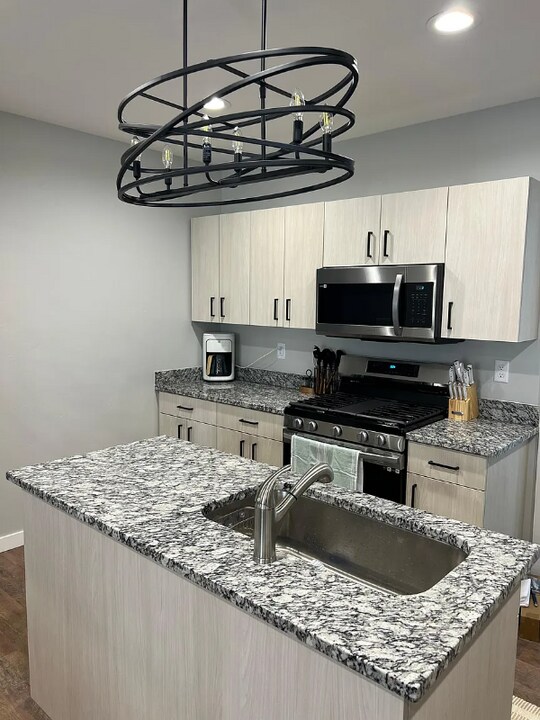 418 18th St in Idaho Falls, ID - Building Photo