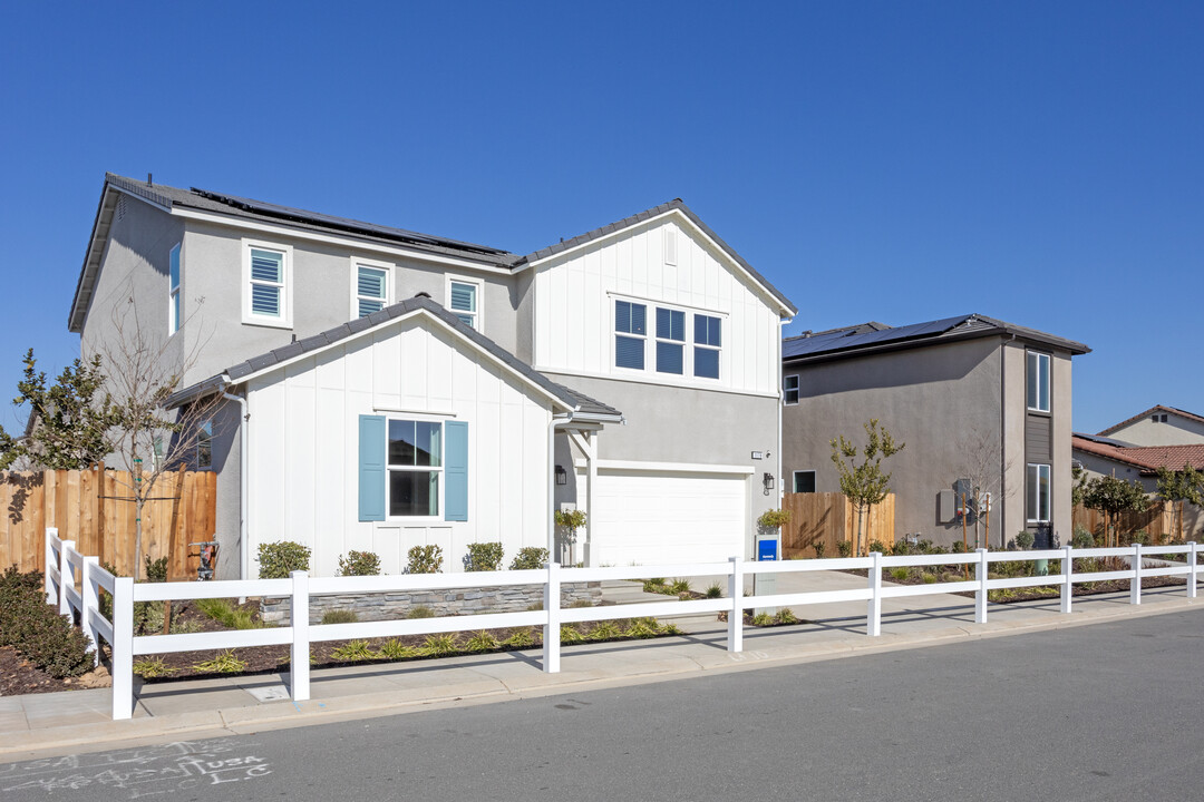 Ariette in Madera, CA - Building Photo