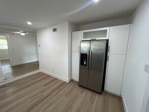 10540 NW 28th Ave in Miami, FL - Building Photo - Building Photo
