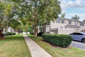 130 Ellis Dr in Yorktown, VA - Building Photo - Building Photo