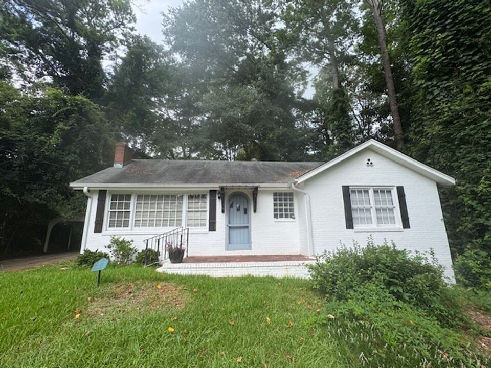 109 Waverly Way in Lagrange, GA - Building Photo